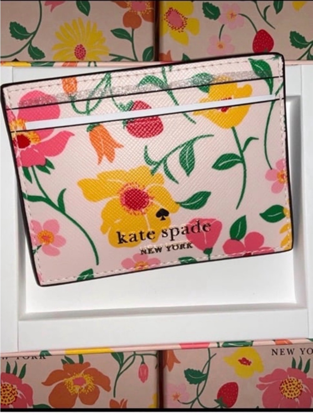 ❤️❤️❤️NWT Kate spade card case(floral/strawberry print ❤️❤️❤️